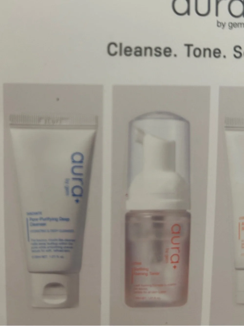 Aura Women’s Skincare Set — White